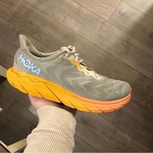 Women’s Hoka Arahi 6 Nimbus Grey Cloud Sunset size 10 WIDE